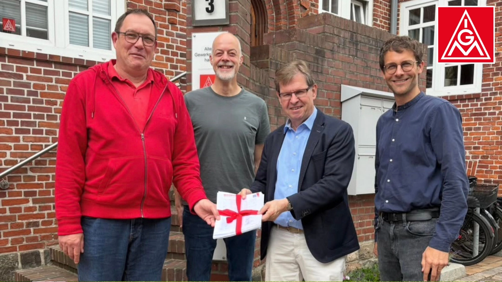 Übergabe Unterschriftenliste