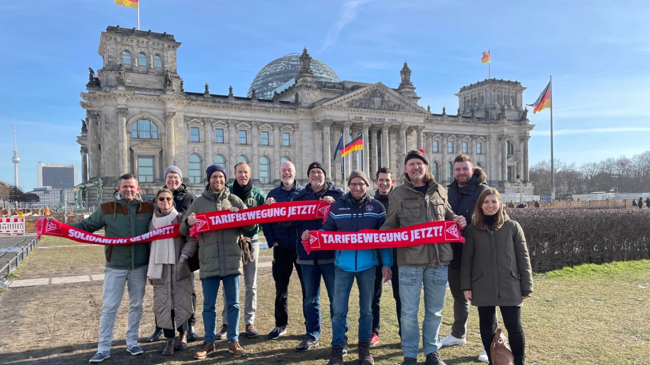 Unterstützung für Tarifvertrag: Vestas-Delegation zu Besuch im Bundestag