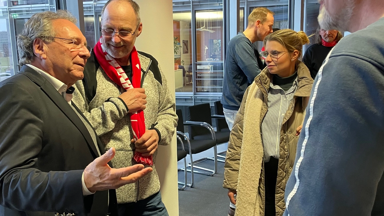 Unterstützung für Tarifvertrag: Vestas-Delegation zu Besuch im Bundestag