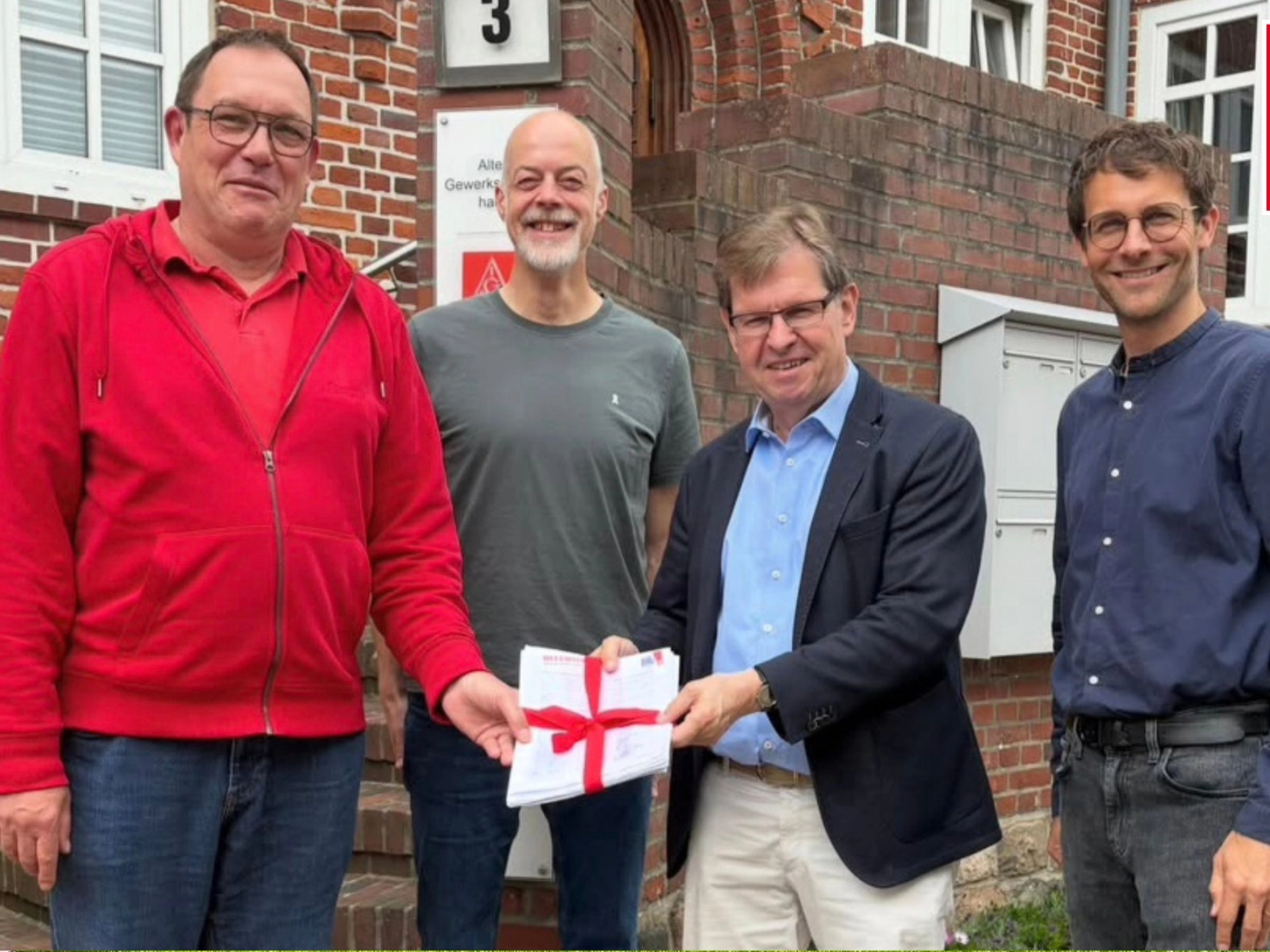 Übergabe Unterschriftenliste