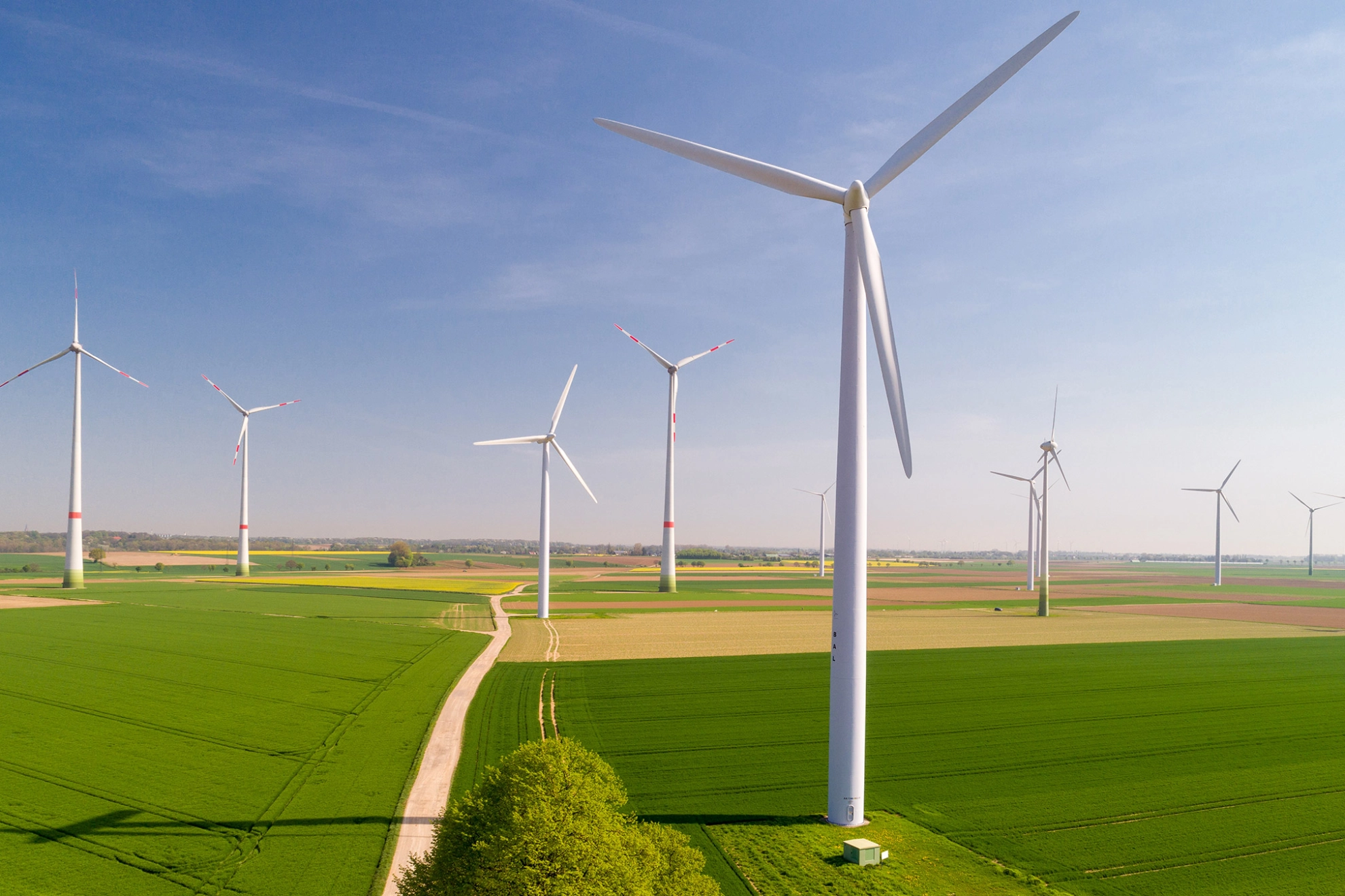 Windkrafträder in einem Windkraftpark