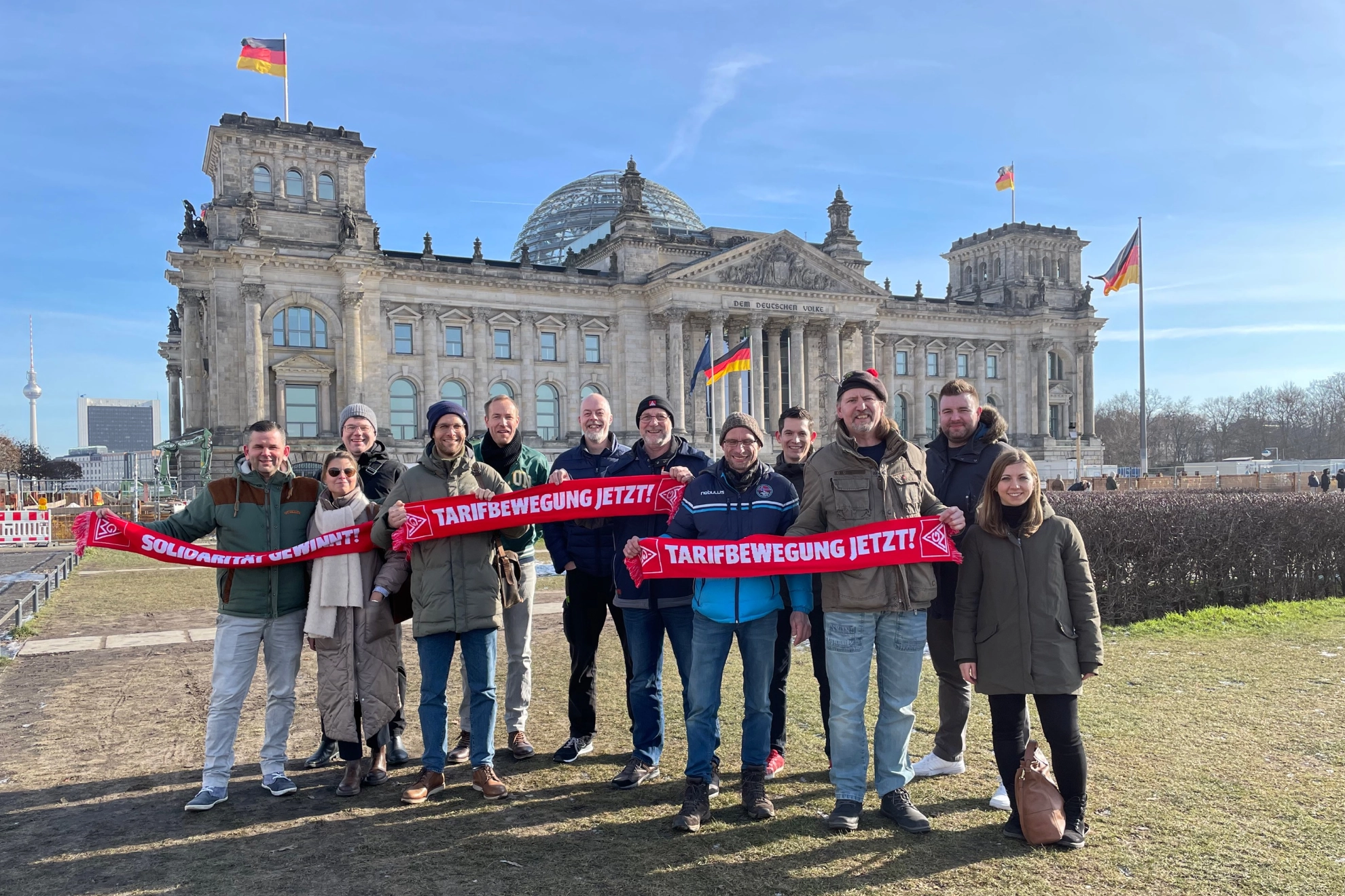 Unterstützung für Tarifvertrag: Vestas-Delegation zu Besuch im Bundestag