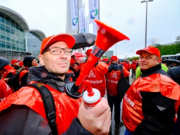 IG Metall ruft Beschäftigte zur Urabstimmung auf 