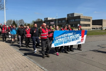 Beschäftigte stehen geschlossen hinter ihrer Tarifforderung