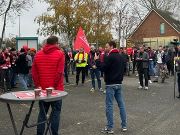 200 Metallerinnen und Metaller beim Warnstreik in Schacht-Audorf