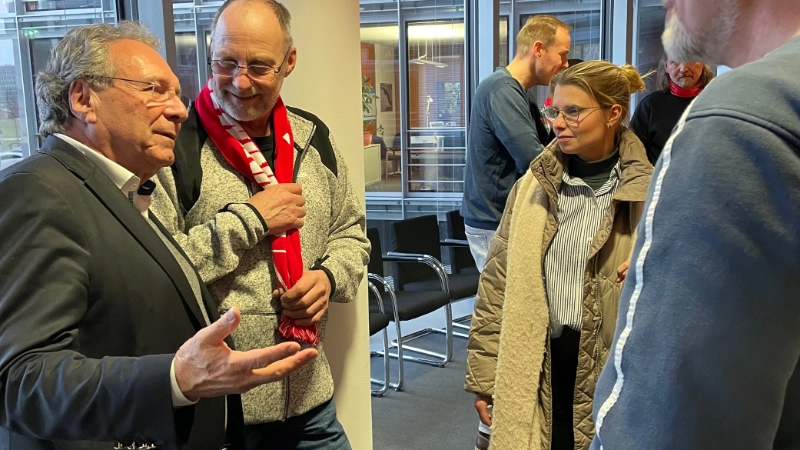 Unterstützung für Tarifvertrag: Vestas-Delegation zu Besuch im Bundestag