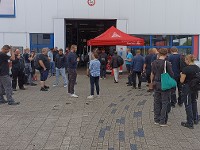  Eisaktion als kleines Zeichen der Anerkennung bei LESER